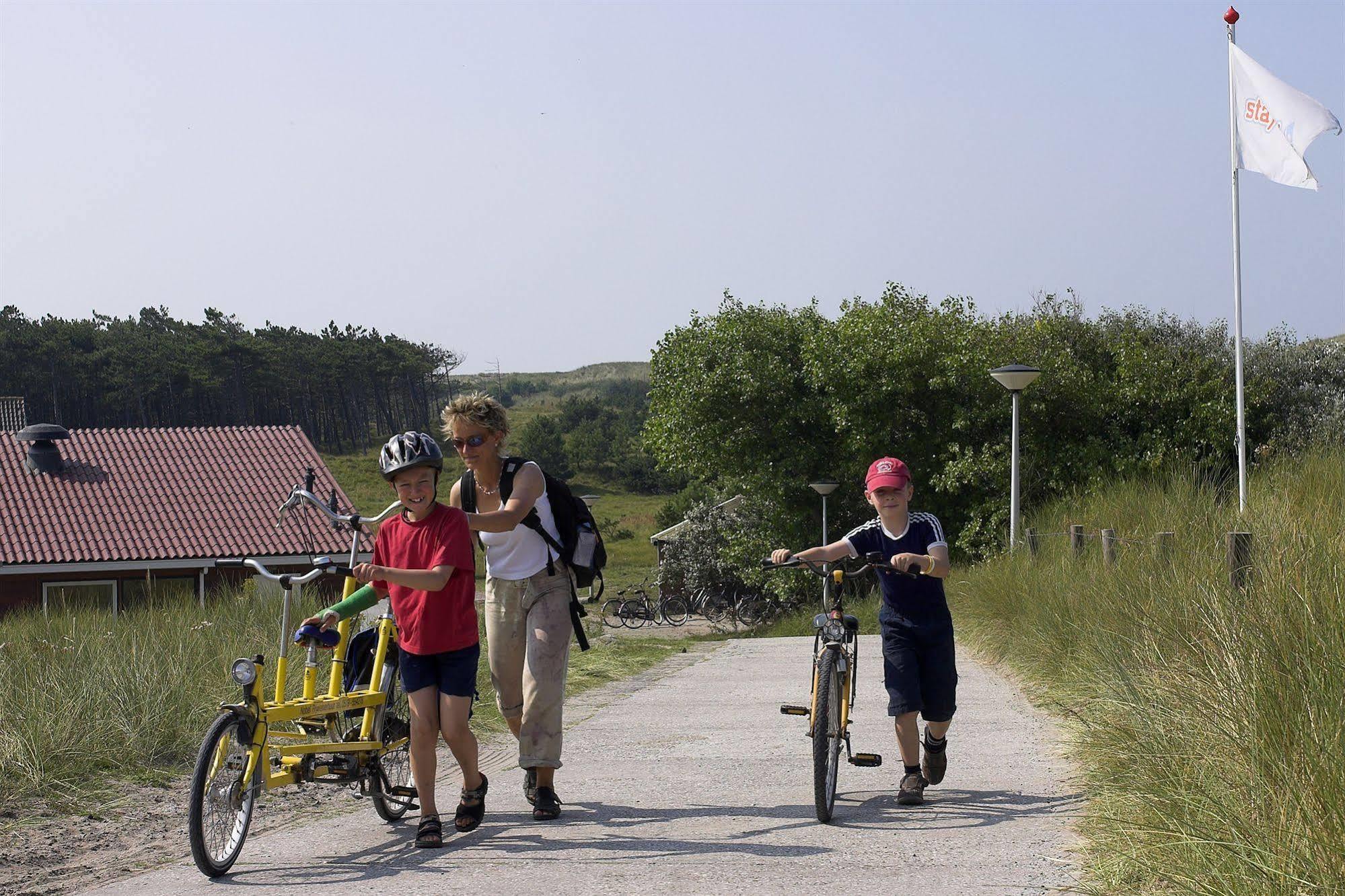 Sier Aan Zee Hostel Hollum  Exterior photo